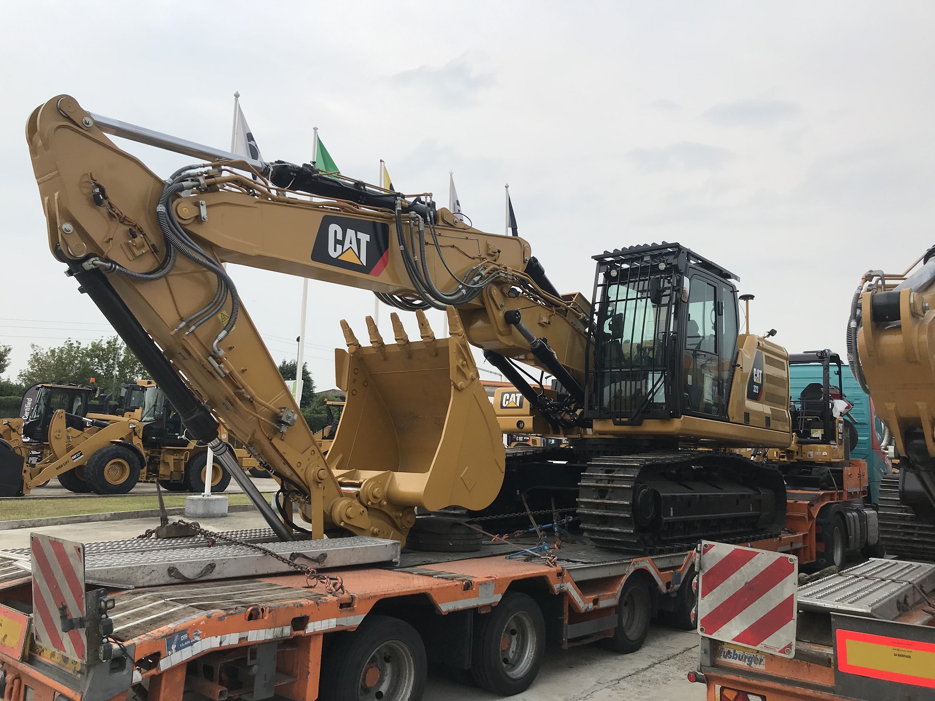 323 SA NEXT GEN Nuovo, Noleggiabile Escavatori Cingolati